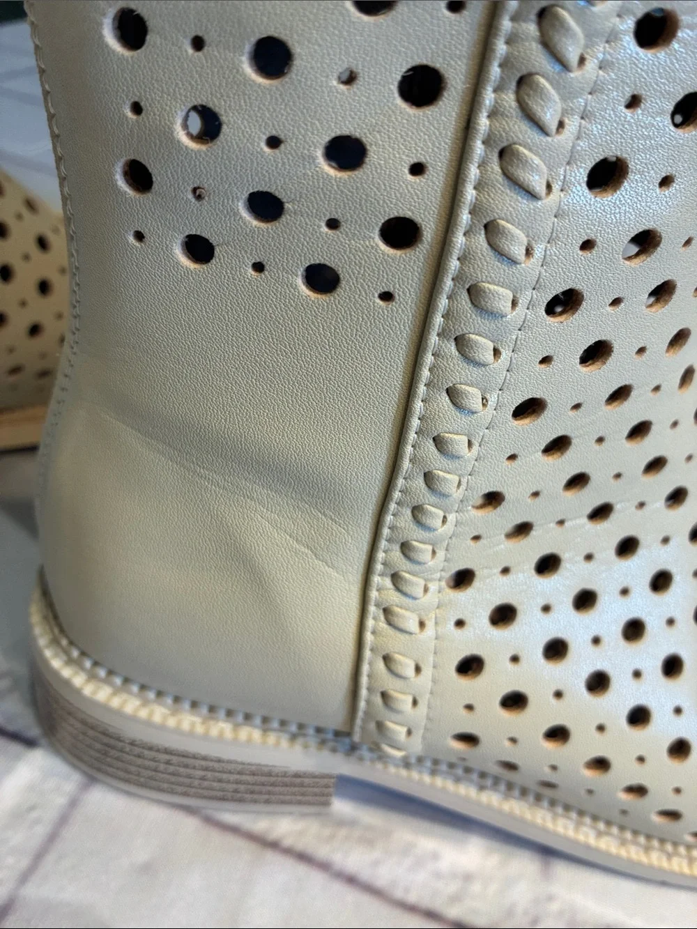 🎉NEW LISTING!🎉Women's Cream Perforated Knee-High Leather Boots